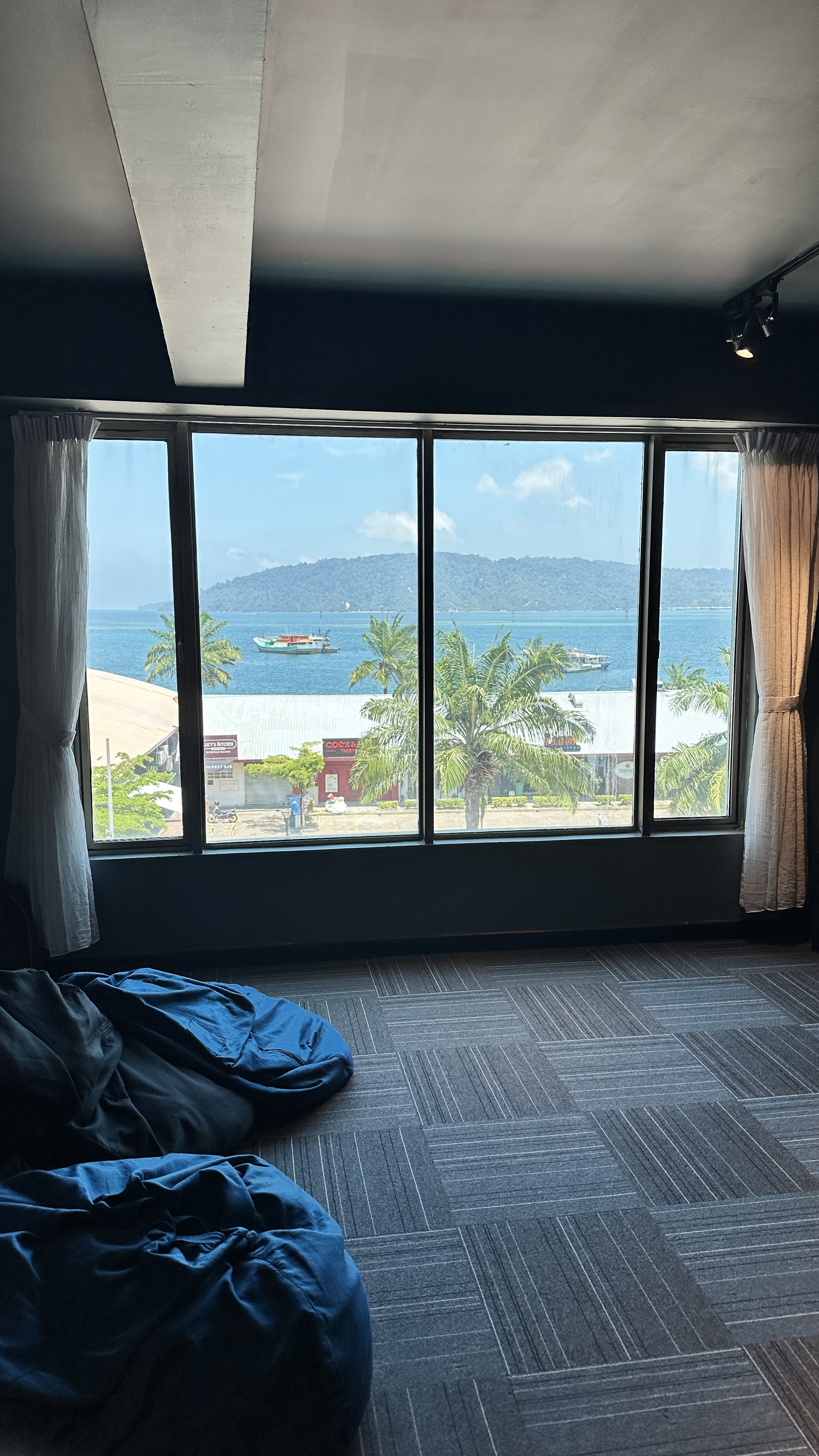 Homy Seafront Hostel