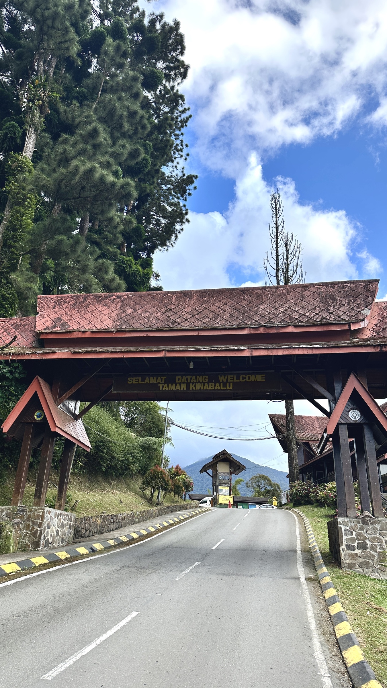 Kinabalu Park Gate