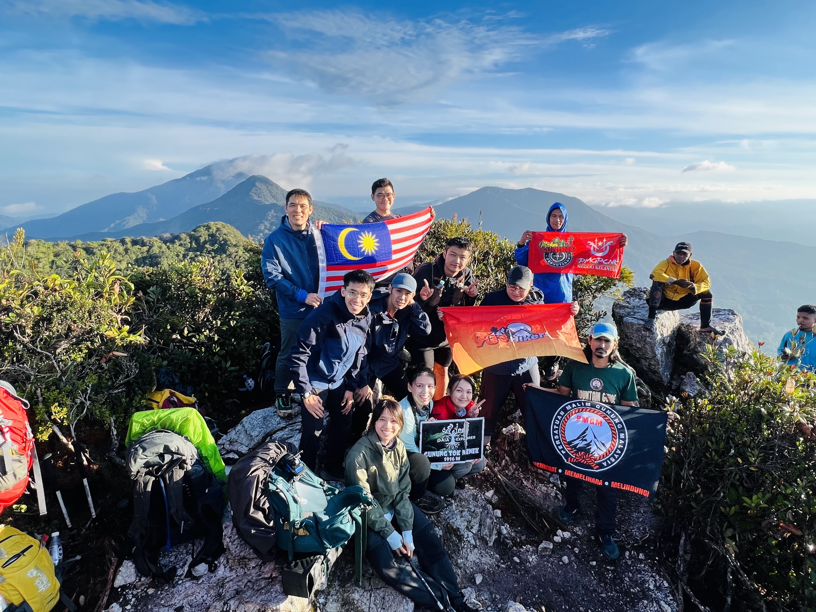 group-photo-at-tok-nenek